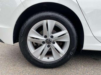 Volkswagen Golf 1.5 eTSI 150 Life 5dr DSG