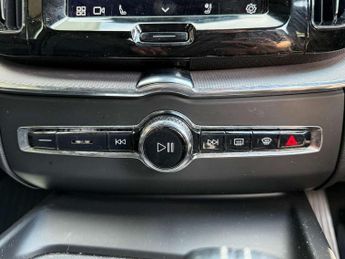 Volvo XC60 2.0 B4D R DESIGN Pro 5dr AWD Geartronic