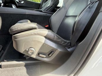 Volvo XC60 2.0 B4D R DESIGN Pro 5dr AWD Geartronic
