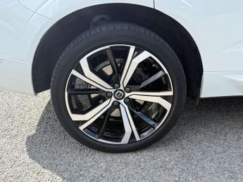 Volvo XC60 2.0 B4D R DESIGN Pro 5dr AWD Geartronic