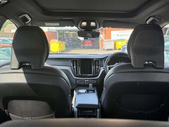 Volvo XC60 2.0 B4D R DESIGN Pro 5dr AWD Geartronic