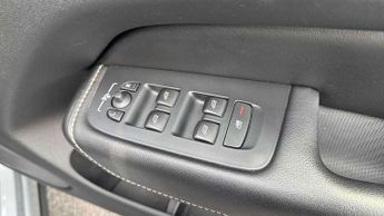 Volvo XC60 2.0 T8 [390] Hybrid R DESIGN Pro 5dr AWD G tronic