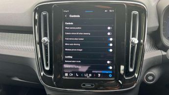 Volvo XC40 2.0 B3P Plus Dark 5dr Auto