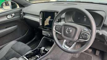 Volvo XC40 2.0 B3P Plus Dark 5dr Auto