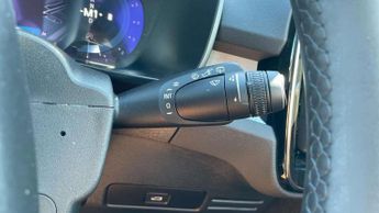 Volvo XC40 2.0 B3P Core 5dr Auto