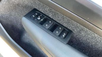 Volvo XC40 2.0 B3P Core 5dr Auto