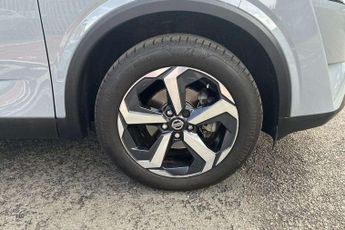 Nissan Qashqai 1.3 DiG-T MH 158 Premiere Edition 5dr Xtronic