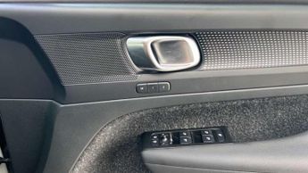 Volvo XC40 2.0 B4P R DESIGN Pro 5dr Auto
