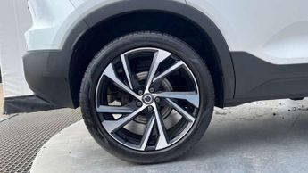 Volvo XC40 2.0 B4P R DESIGN Pro 5dr Auto