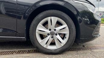 Volkswagen Golf 1.5 eTSI 150 Life 5dr DSG