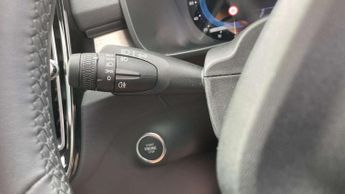 Volvo XC40 2.0 B3P Plus Dark 5dr Auto