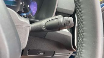 Volvo XC40 2.0 B3P Plus Dark 5dr Auto