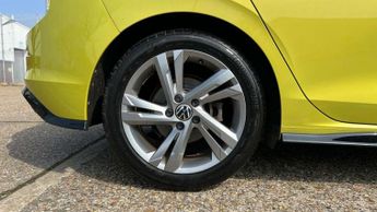 Volkswagen Golf 1.5 eTSI 150 R-Line 5dr DSG