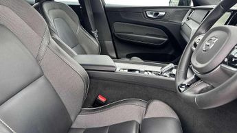 Volvo XC60 2.0 B5P Plus Dark 5dr AWD Geartronic