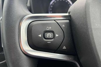 Volvo XC40 2.0 B4P Inscription 5dr Auto