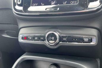 Volvo XC40 2.0 B4P Inscription 5dr Auto