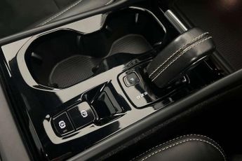 Volvo XC40 2.0 B5P R DESIGN Pro 5dr AWD Auto