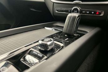Volvo XC60 2.0 B5P [250] Momentum 5dr Geartronic