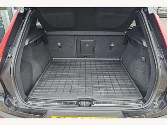 Volvo XC40 2.0 B3P Plus Dark 5dr Auto