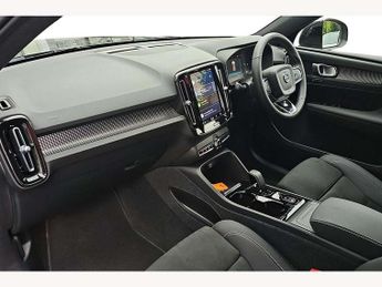Volvo XC40 2.0 B3P Plus Dark 5dr Auto