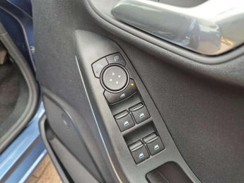 Ford Fiesta 1.0 EcoBoost Hybrid mHEV 125 Titanium 5dr Auto