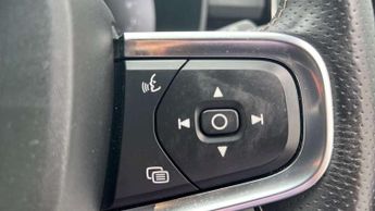 Volvo XC40 2.0 B4P R DESIGN 5dr Auto