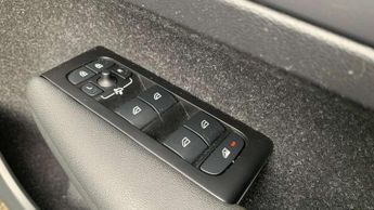 Volvo XC40 1.5 T3 [163] Momentum 5dr Geartronic