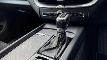 Volvo XC60 2.0 D4 R DESIGN Pro 5dr AWD Geartronic