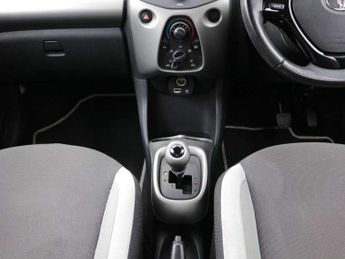 Toyota Aygo 1.0 VVT-i X-Play 5dr x-shift