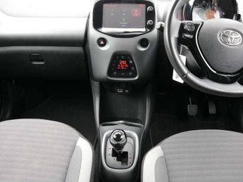 Toyota Aygo 1.0 VVT-i X-Plore 5dr x-shift