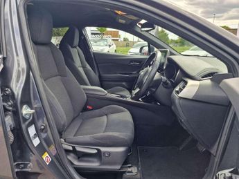 Toyota C-HR 1.8 Hybrid Design 5dr CVT