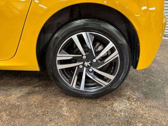 Peugeot 208 1.2 PureTech 100 Allure Premium 5dr