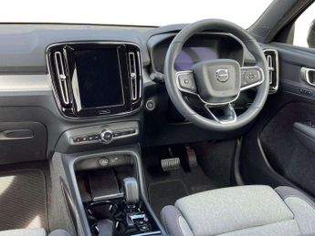 Volvo XC40 2.0 B3P Plus Dark 5dr Auto