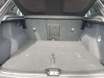 Volvo XC40 2.0 B3P Plus Dark 5dr Auto