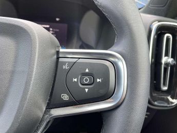 Volvo XC40 2.0 B3P Plus Dark 5dr Auto