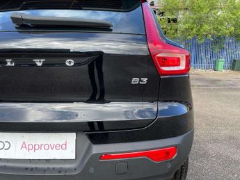Volvo XC40 2.0 B3P Plus Dark 5dr Auto
