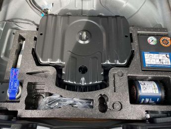 Volvo XC40 2.0 B3P Plus Dark 5dr Auto