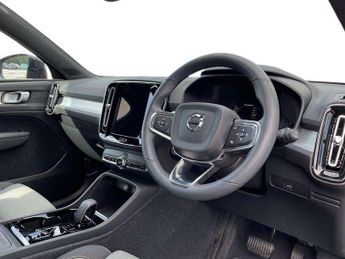 Volvo XC40 2.0 B3P Plus Dark 5dr Auto