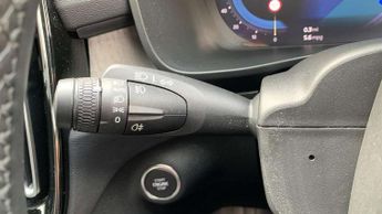 Volvo XC40 2.0 B3P Plus Dark 5dr Auto