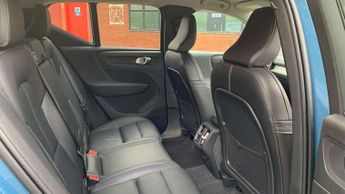 Volvo XC40 2.0 B3P Plus Dark 5dr Auto