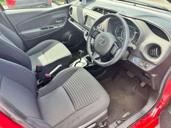 Toyota Yaris 1.5 Hybrid Design 5dr CVT