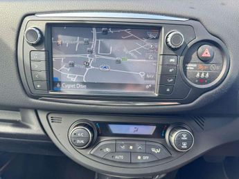 Toyota Yaris 1.5 Hybrid Design 5dr CVT
