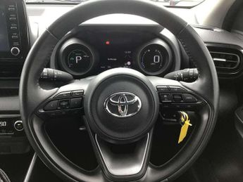 Toyota Yaris 1.5 Hybrid Design 5dr CVT