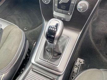 Volvo V40 T2 [122] R DESIGN Nav Plus 5dr