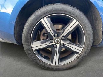 Volvo V40 T2 [122] R DESIGN Nav Plus 5dr