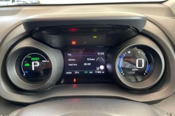 Toyota Yaris 1.5 Hybrid Design 5dr CVT