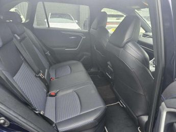 Toyota RAV4 2.5 VVT-i Hybrid Dynamic 5dr CVT