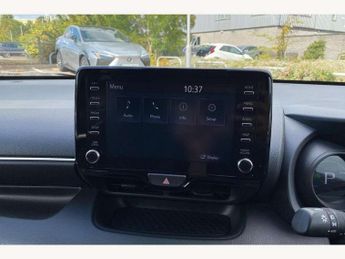 Toyota Yaris 1.5 Hybrid Design 5dr CVT