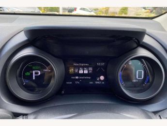 Toyota Yaris 1.5 Hybrid Design 5dr CVT