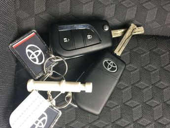 Toyota Yaris 1.5 Hybrid Design 5dr CVT